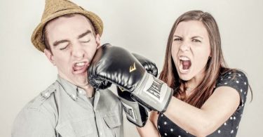 mơ thấy 2 vợ chồng đánh nhau là điềm gì