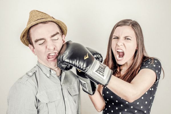 mơ thấy 2 vợ chồng đánh nhau là điềm gì